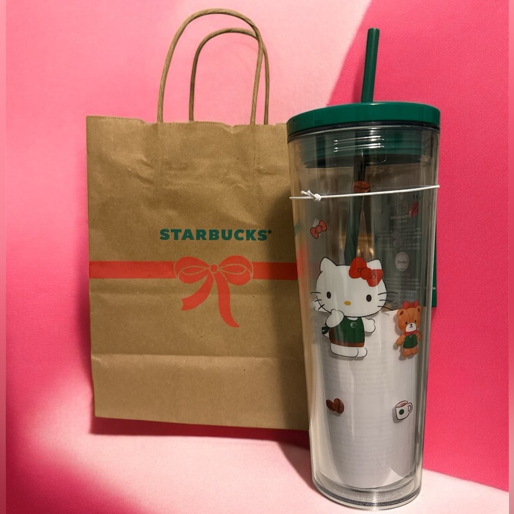 NWT 24oz 733ml Starbucks x Hello Kitty
Tumbler Holiday 2025
